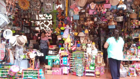 Gonzalo Rodríguez B. (Mercado de Artesanías)